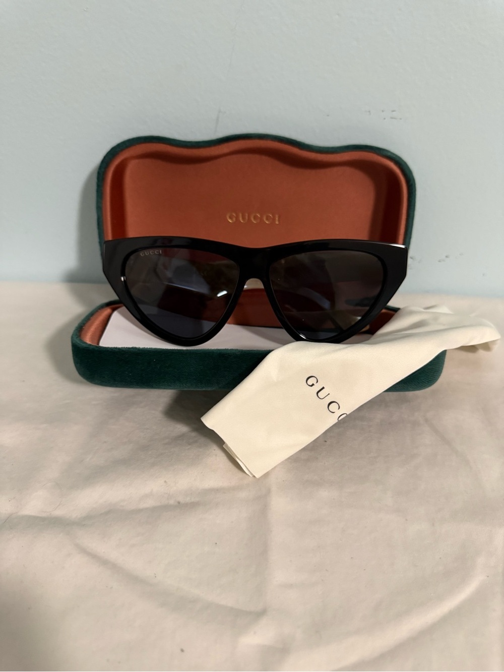 Gucci Blush Pink and Black Cat Eye Sunglasses Luxury Logo Temples! Made in Italy - Picture 8 of 15